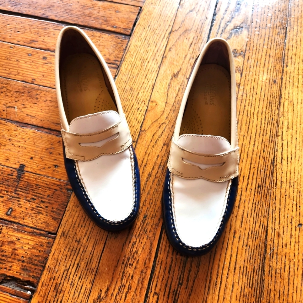 Weejuns G.H. Bass & Co Leather Loafers Navy & White, Size 6.5